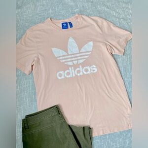 Adidas Originals Trefoil Graphic Tee – Light Peach Pink Size Medium